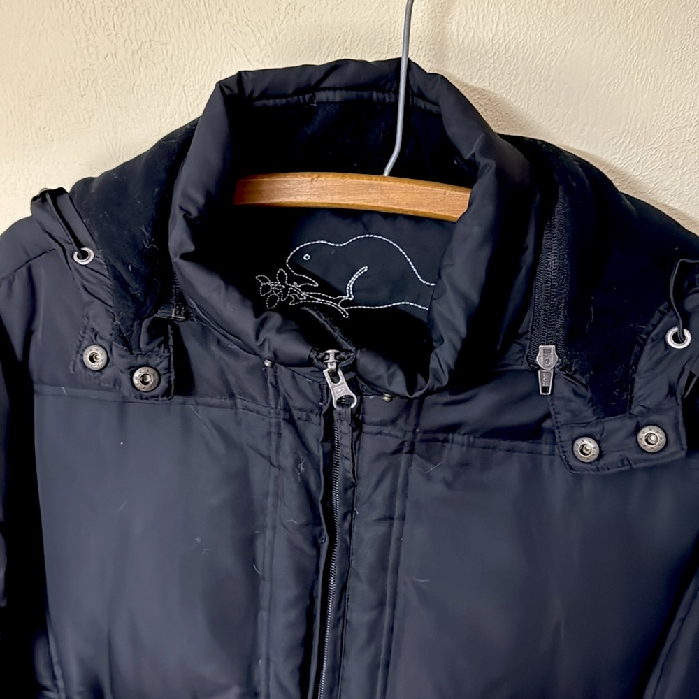 Quality Roots puffer Down coat size XL. Like new, with detachable hood
